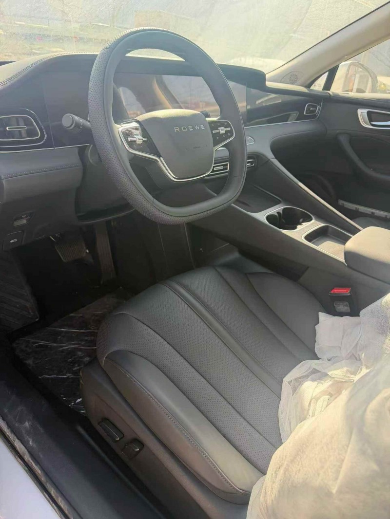 承德26年荣威D77