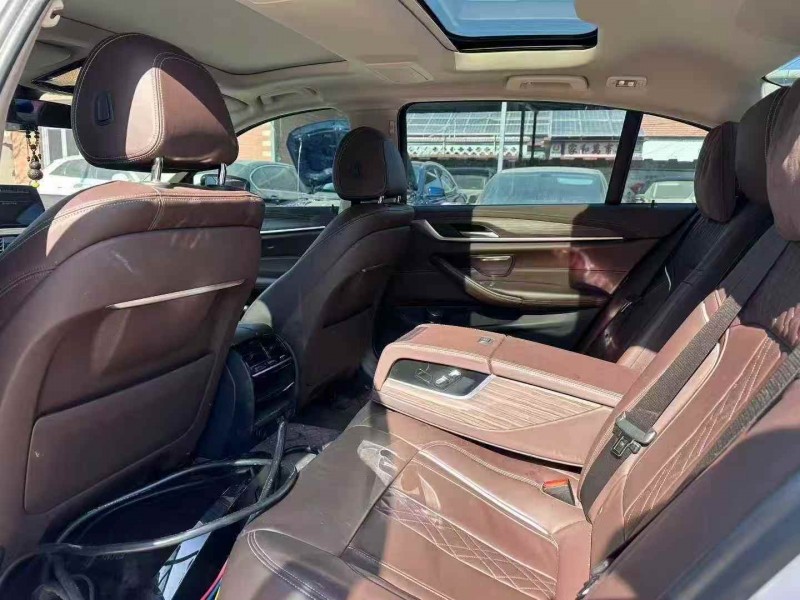 泰安20年宝马5系8