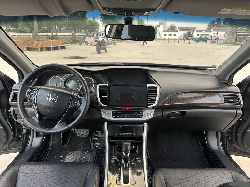 徐州14年本田雅阁4