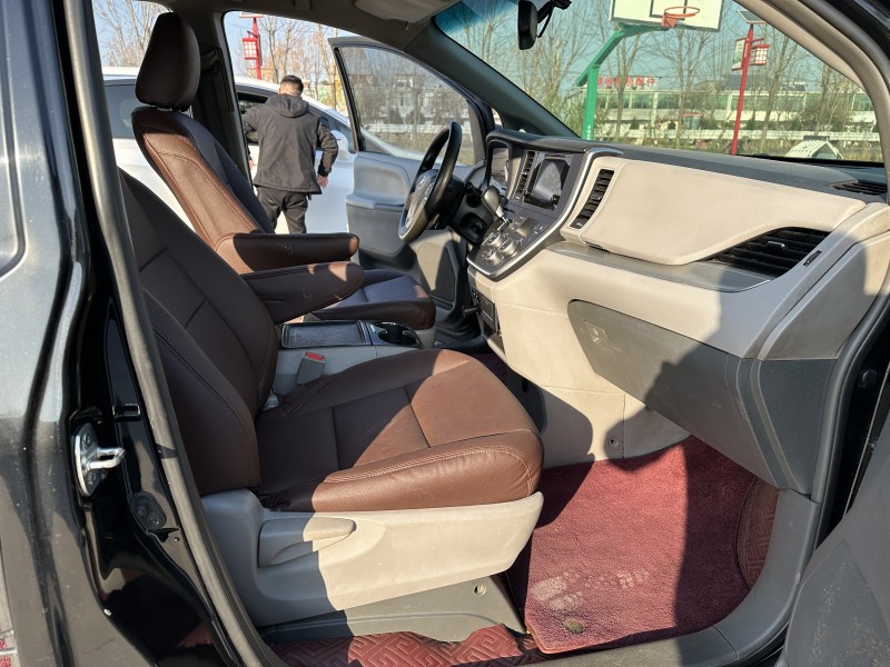 徐州16年丰田塞纳5