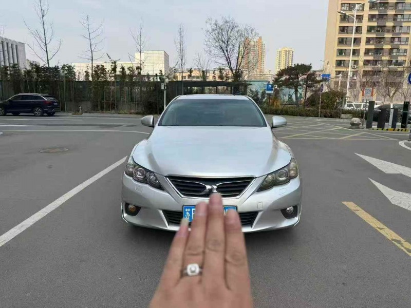 莱芜12年丰田锐志1