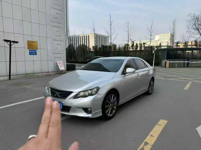 莱芜12年丰田锐志2