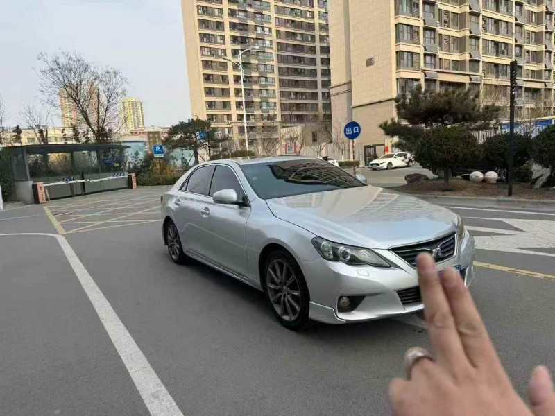 莱芜12年丰田锐志3