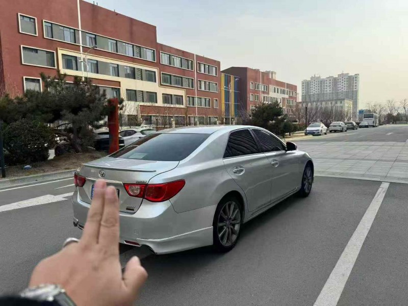 莱芜12年丰田锐志5