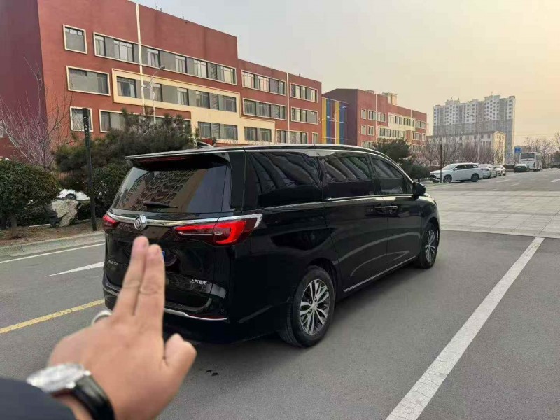 滨州22年别克GL85