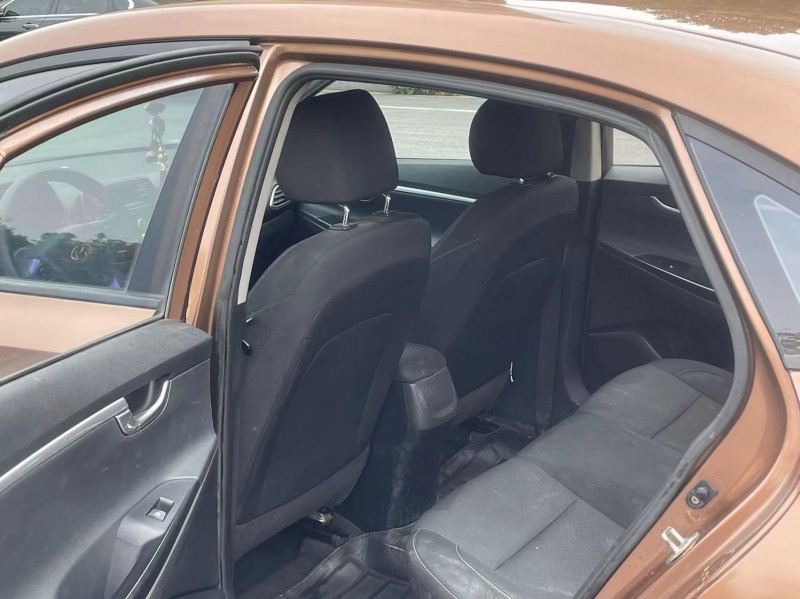 常德18年现代悦动4