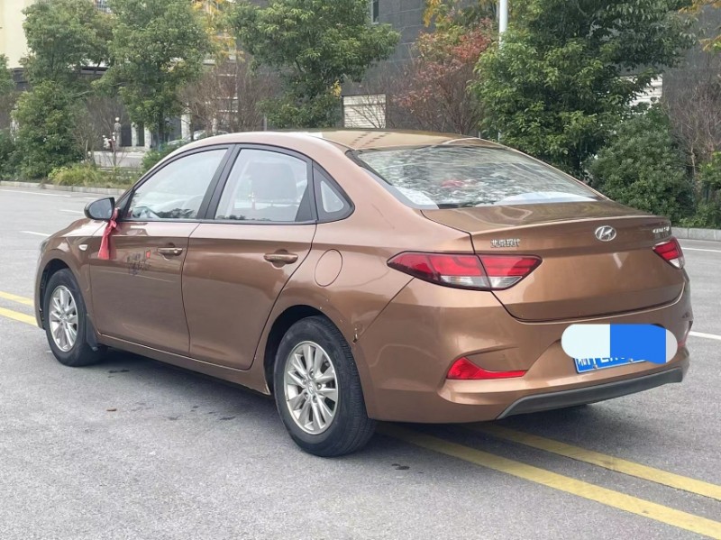 常德18年现代悦动5