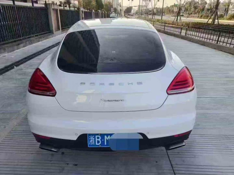湖州15年保时捷帕拉梅拉8