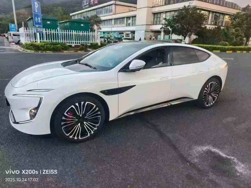 湖州25年阿维塔122