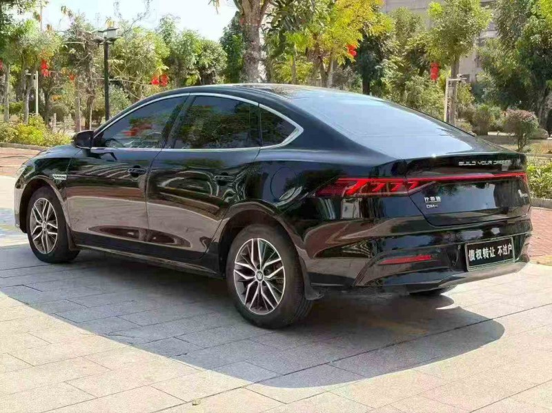 汕头24年比亚迪秦8