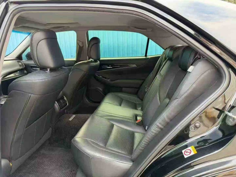 珠海18年丰田皇冠5