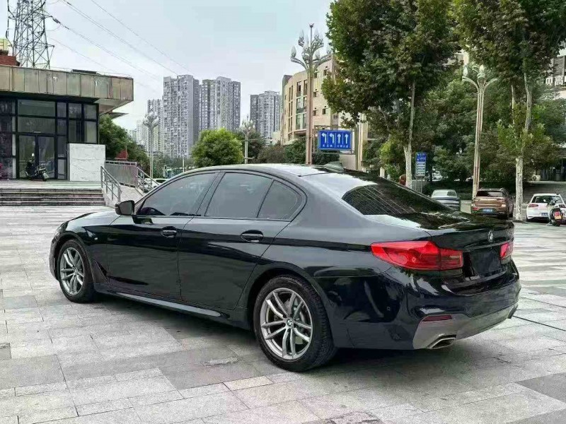 重庆20年宝马5系8