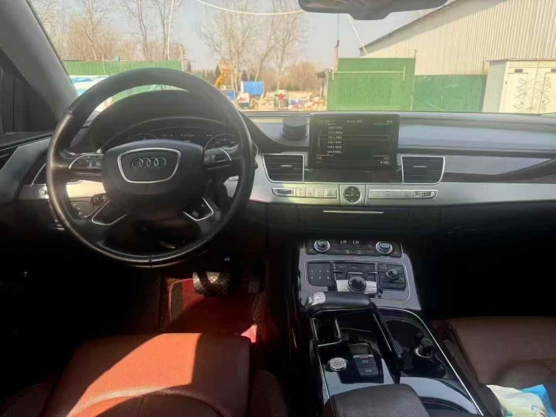 济宁17年奥迪A8L4