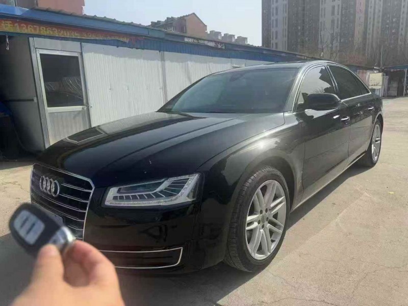 济宁17年奥迪A8L9