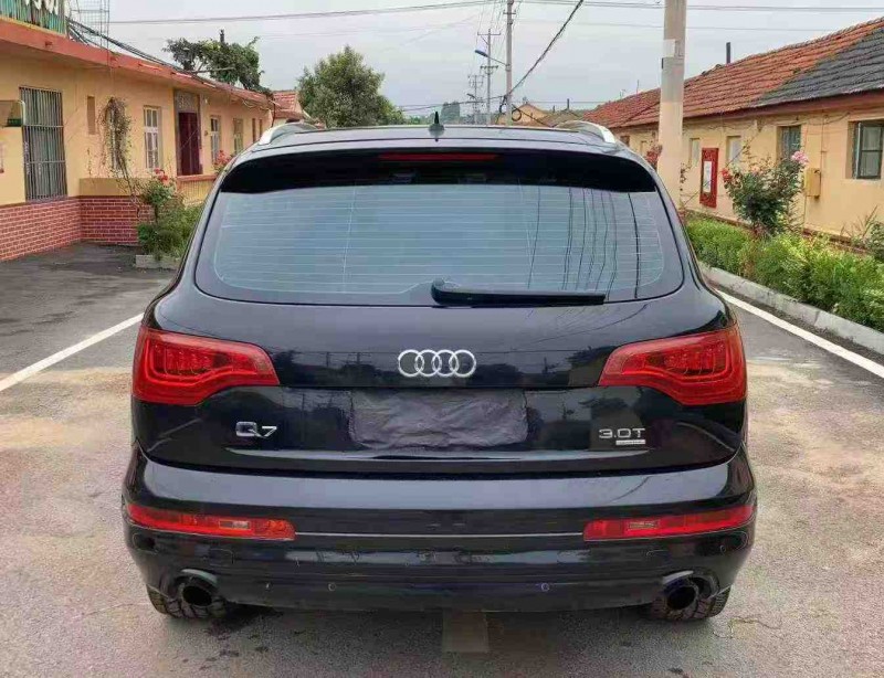 青岛12年奥迪Q76