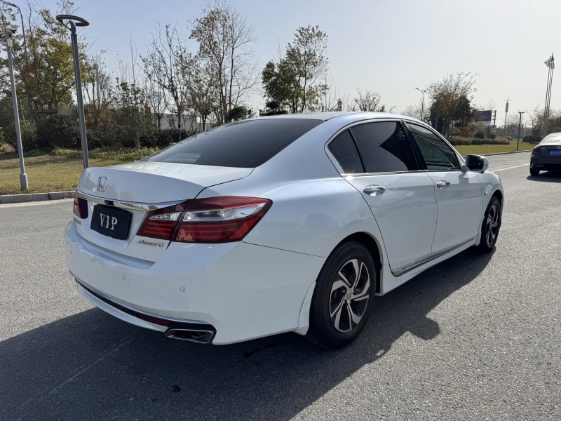 盐城17年本田雅阁5