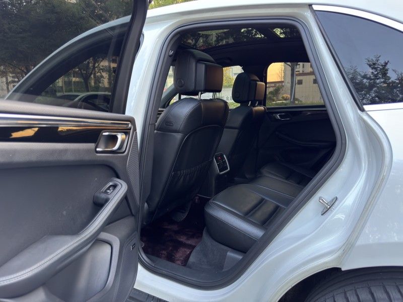 盐城14年保时捷Macan7