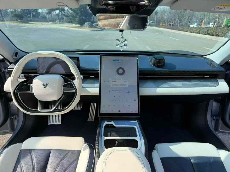 济南24年哪吒GT5