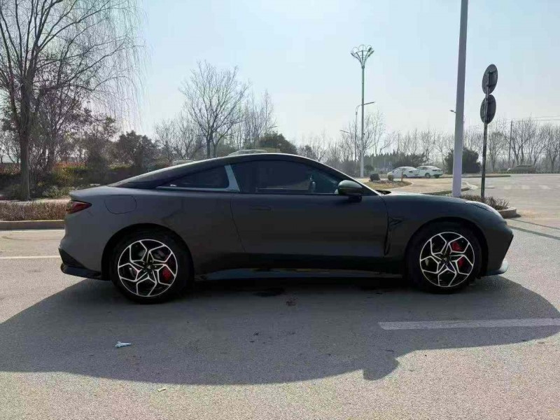 济南24年哪吒GT8