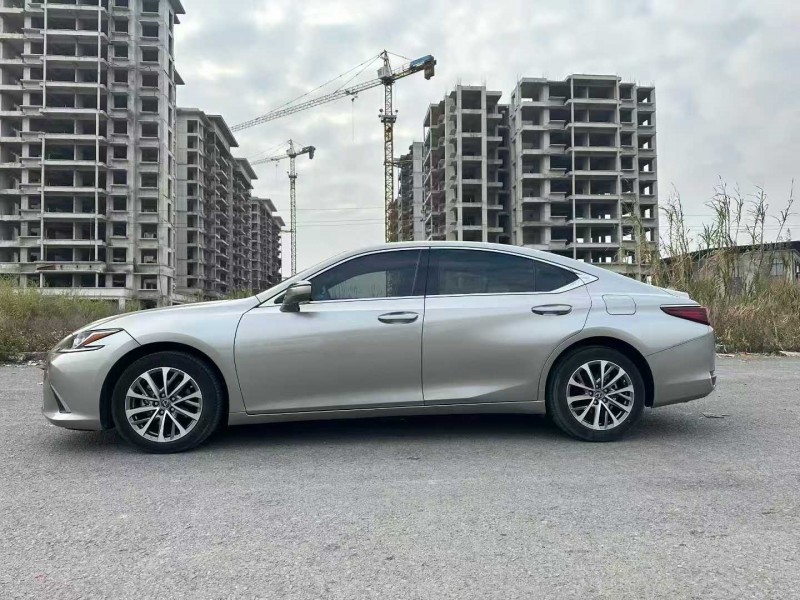 柳州24年雷克萨斯ES8