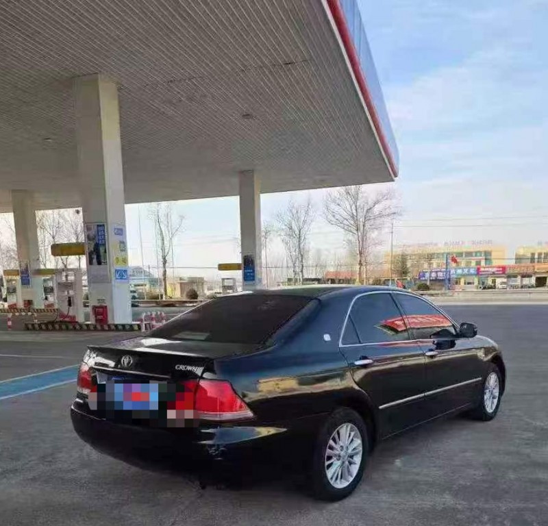 济宁06年丰田皇冠5