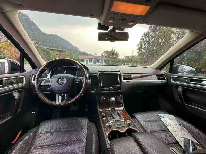 重庆12年大众途锐5