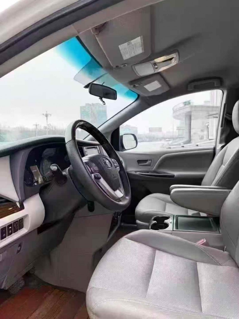 吉林16年丰田塞纳4