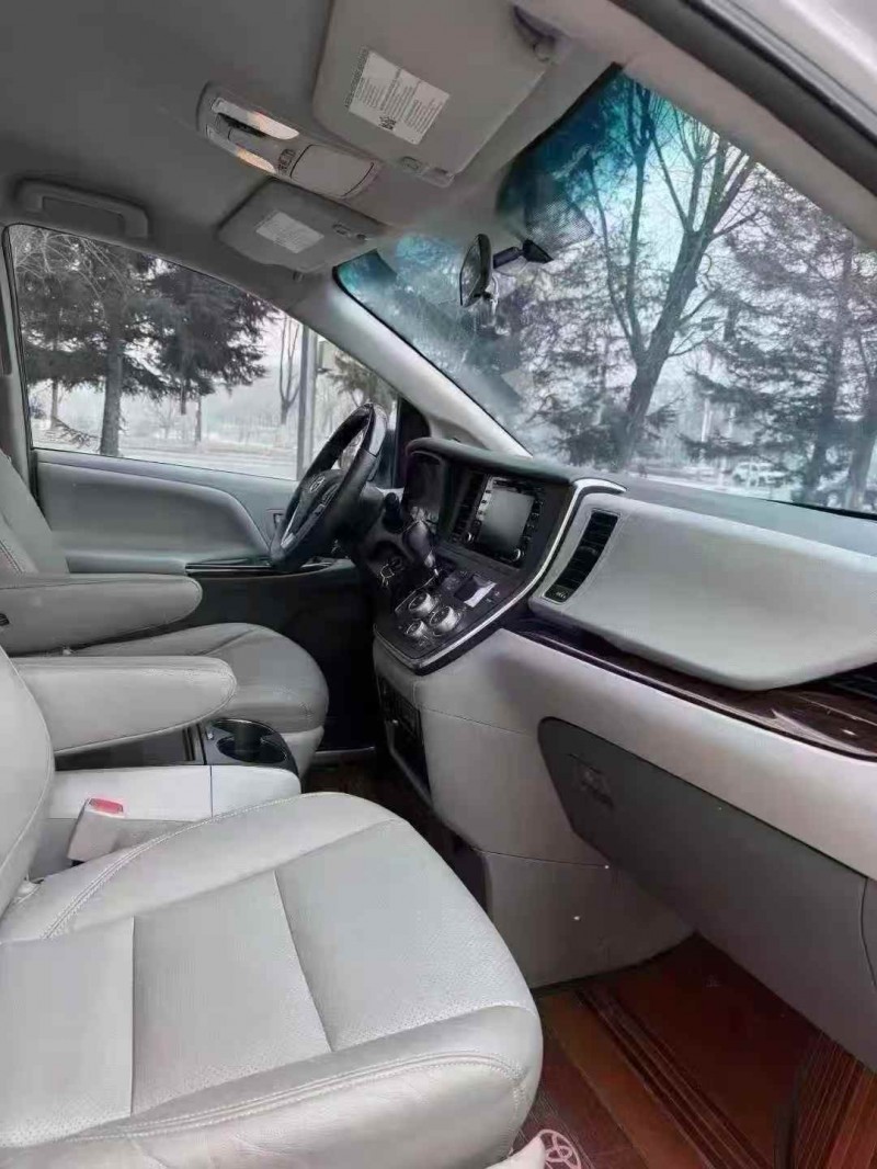 吉林16年丰田塞纳7