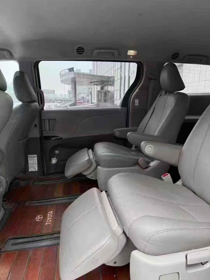 吉林16年丰田塞纳8