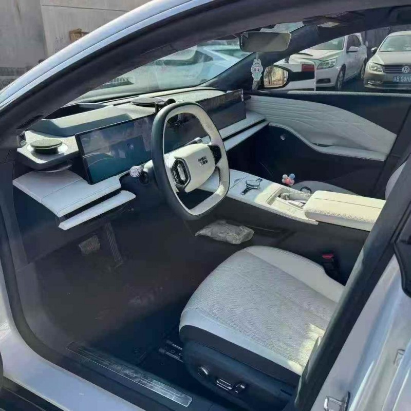 济宁24年吉利银河4