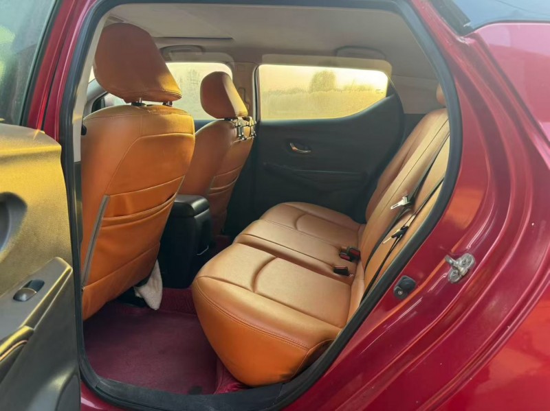 新乡15年日产蓝鸟5