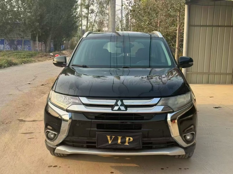 新乡18年三菱欧蓝德1