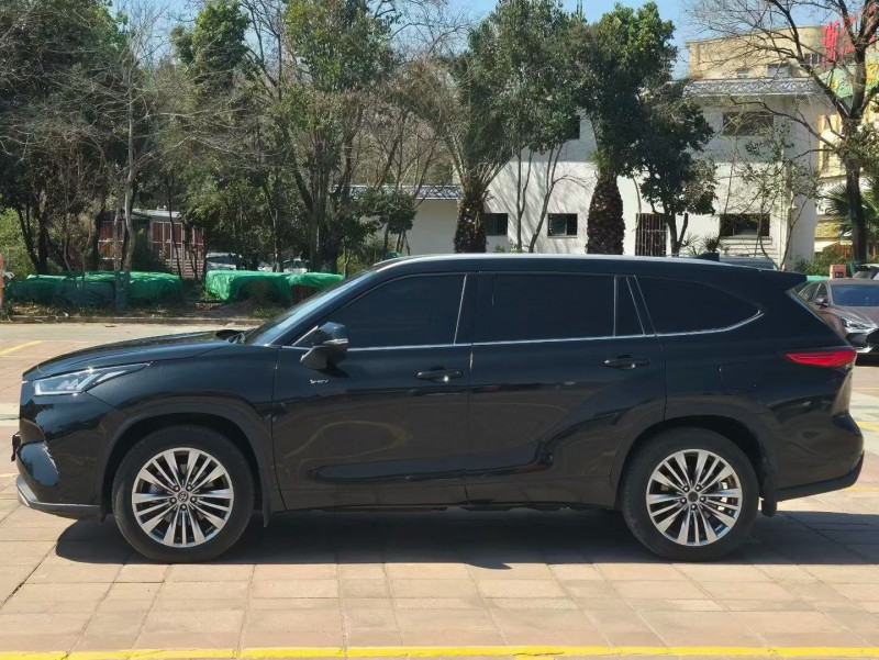 昆明25年丰田汉兰达2