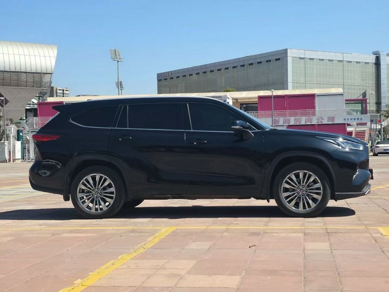 昆明25年丰田汉兰达4