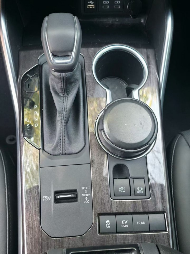 昆明25年丰田汉兰达8