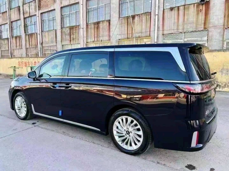 东营26年岚图汽车梦想家7