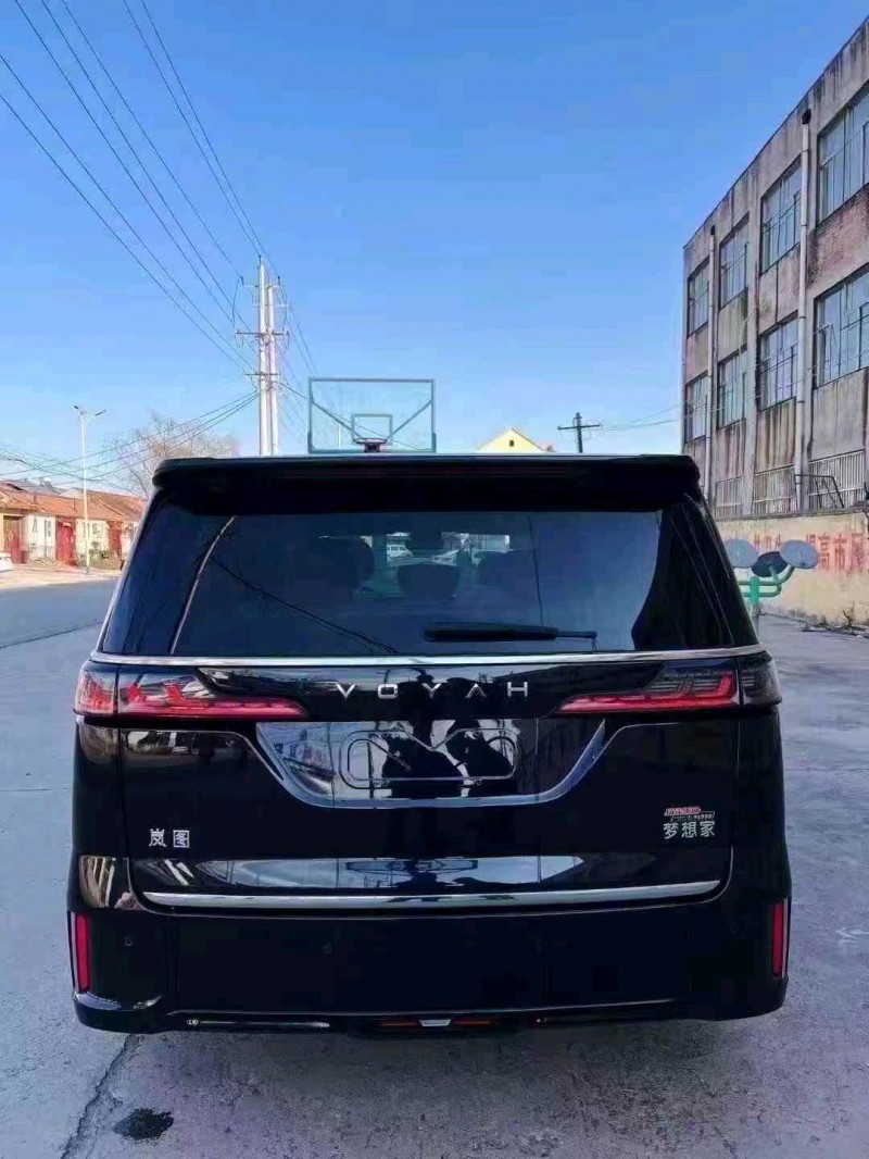 东营26年岚图汽车梦想家9