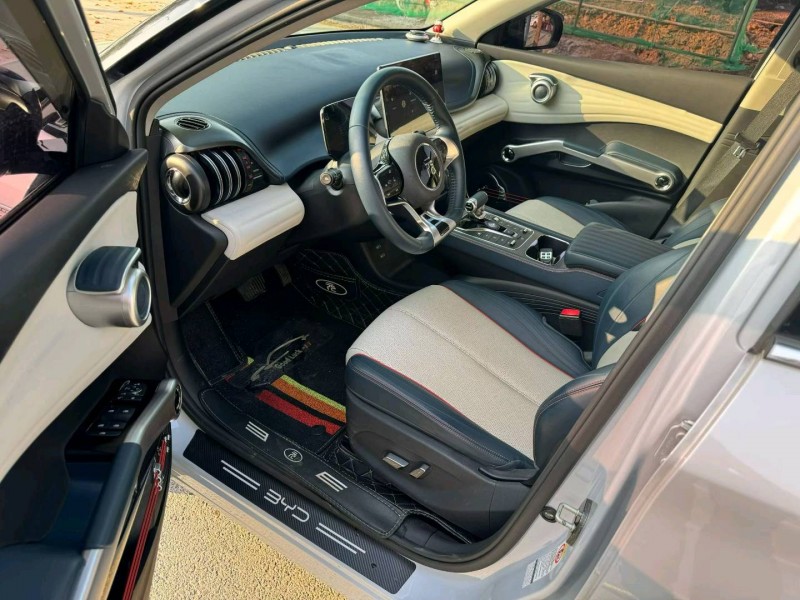 广州22年比亚迪元7