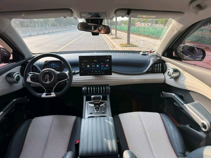 广州22年比亚迪元8