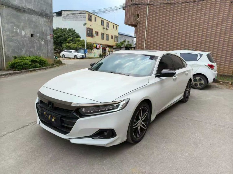 百色23年本田雅阁2