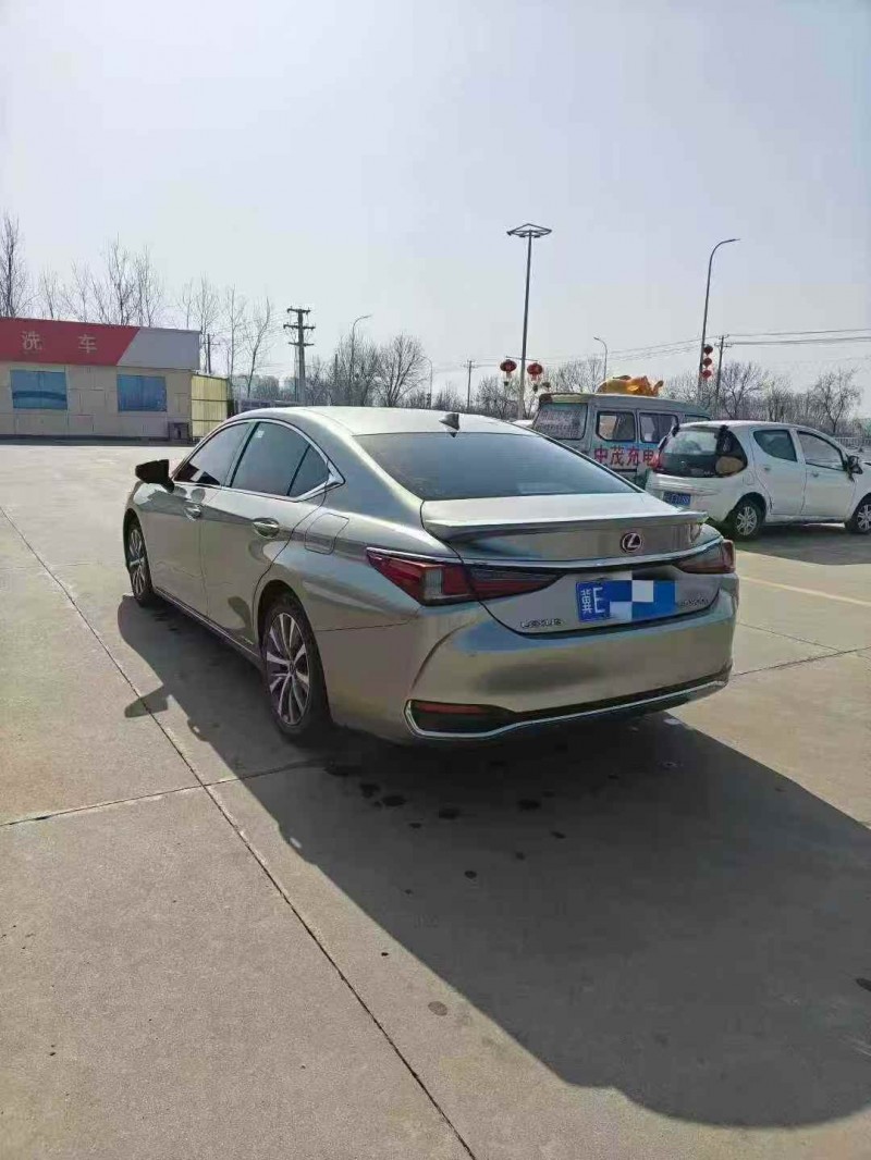保定20年雷克萨斯ES8