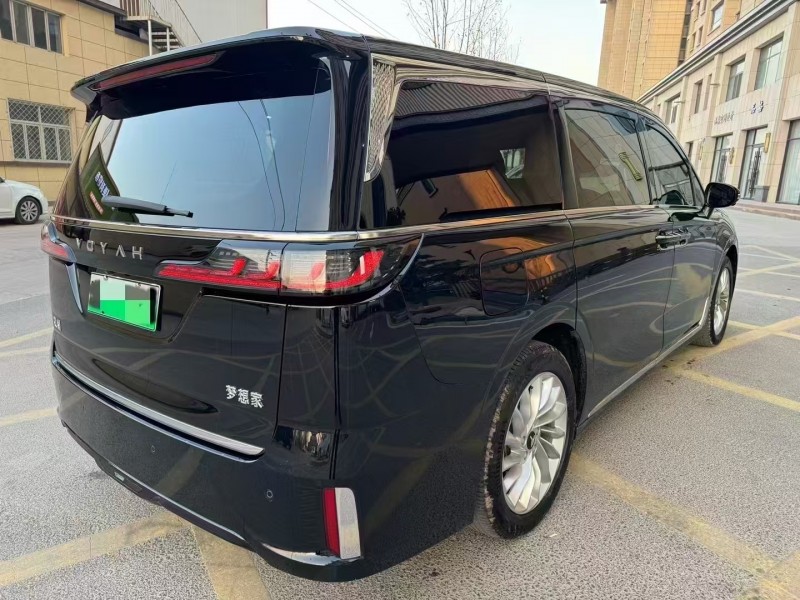 廊坊25年岚图汽车梦想家8