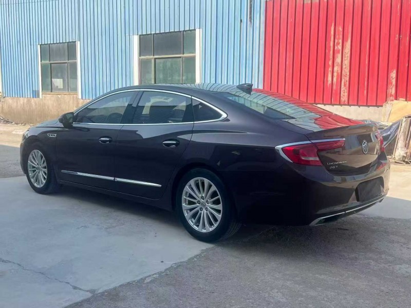 徐州17年别克君威5