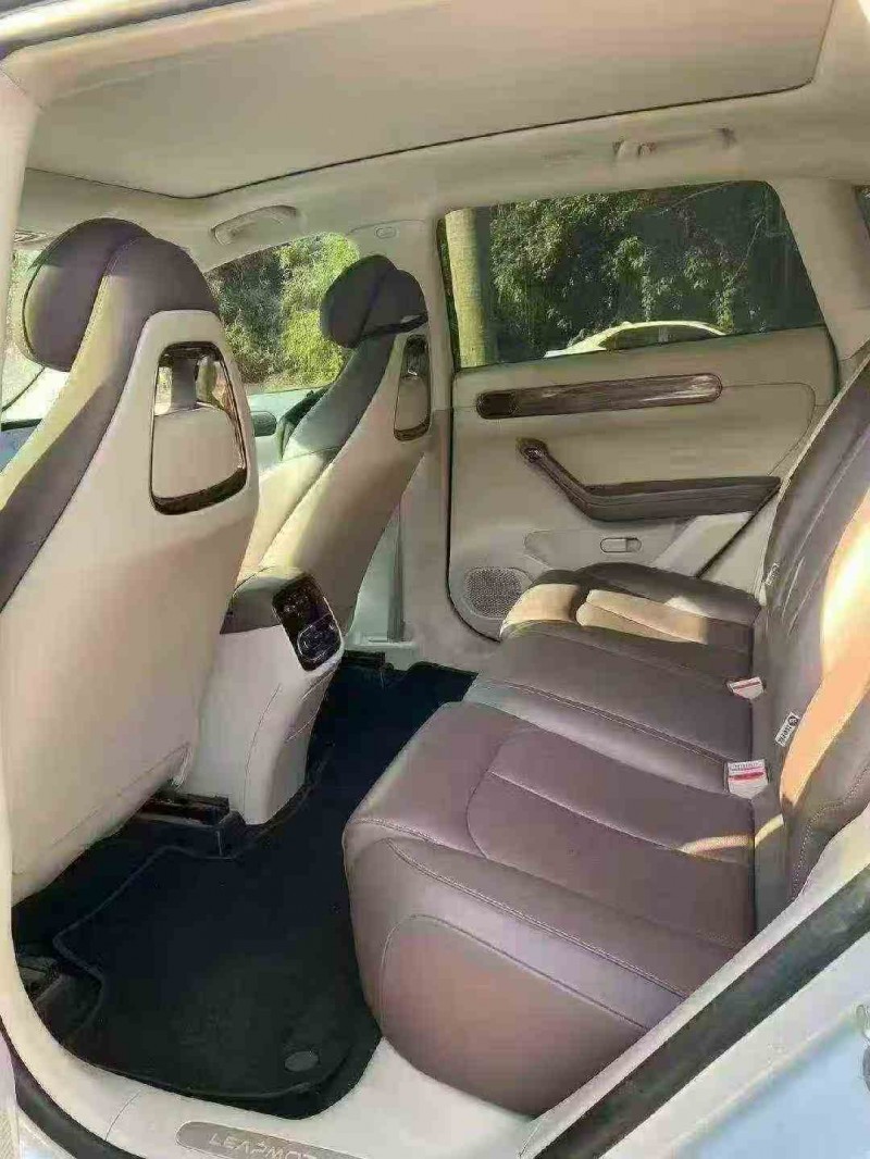 漳州23年零跑汽车C114