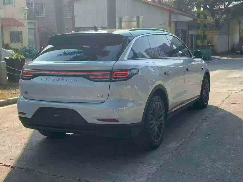 漳州23年零跑汽车C118