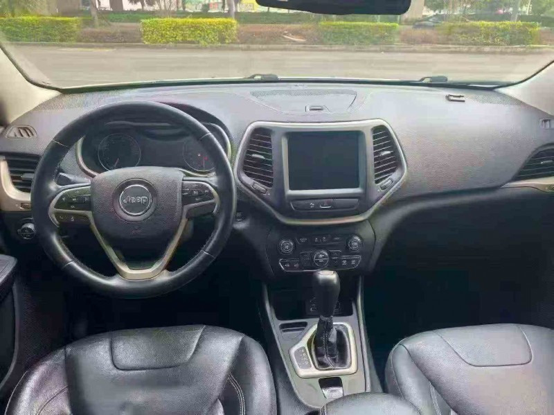 漳州17年Jeep自由光5