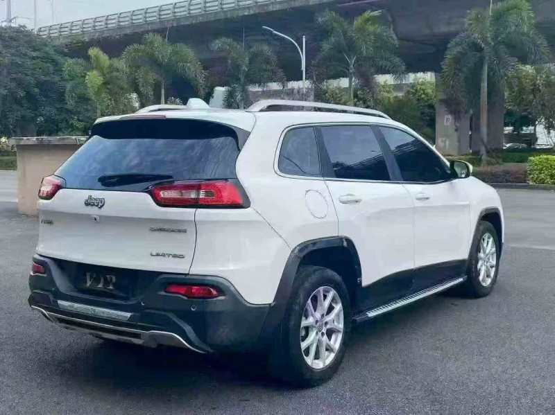 漳州17年Jeep自由光8