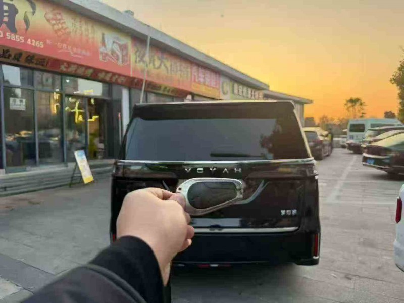 绍兴23年岚图汽车梦想家7