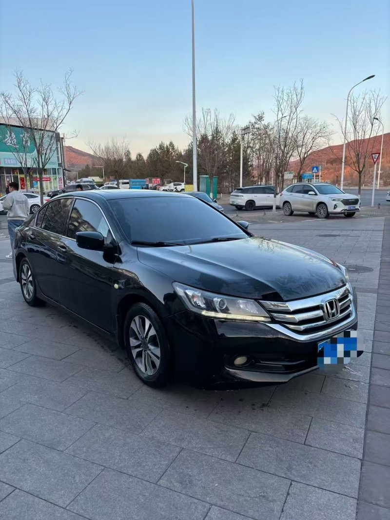 承德14年本田雅阁2