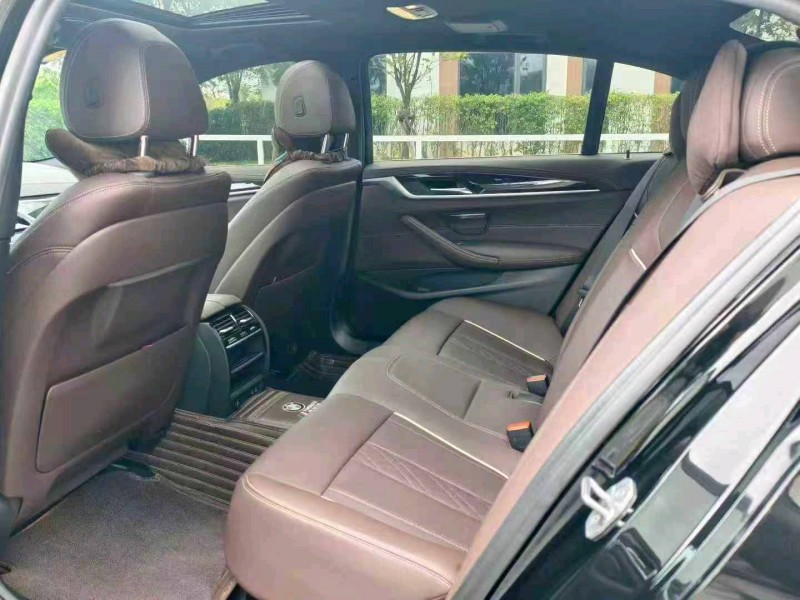 广州22年宝马5系9